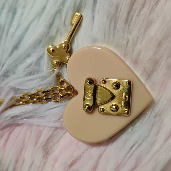 FIRM!! RARE! Auth Louis Vuitton Rose Velour Resin Goldtone Lock Heart Necklace - Picture 12 of 16